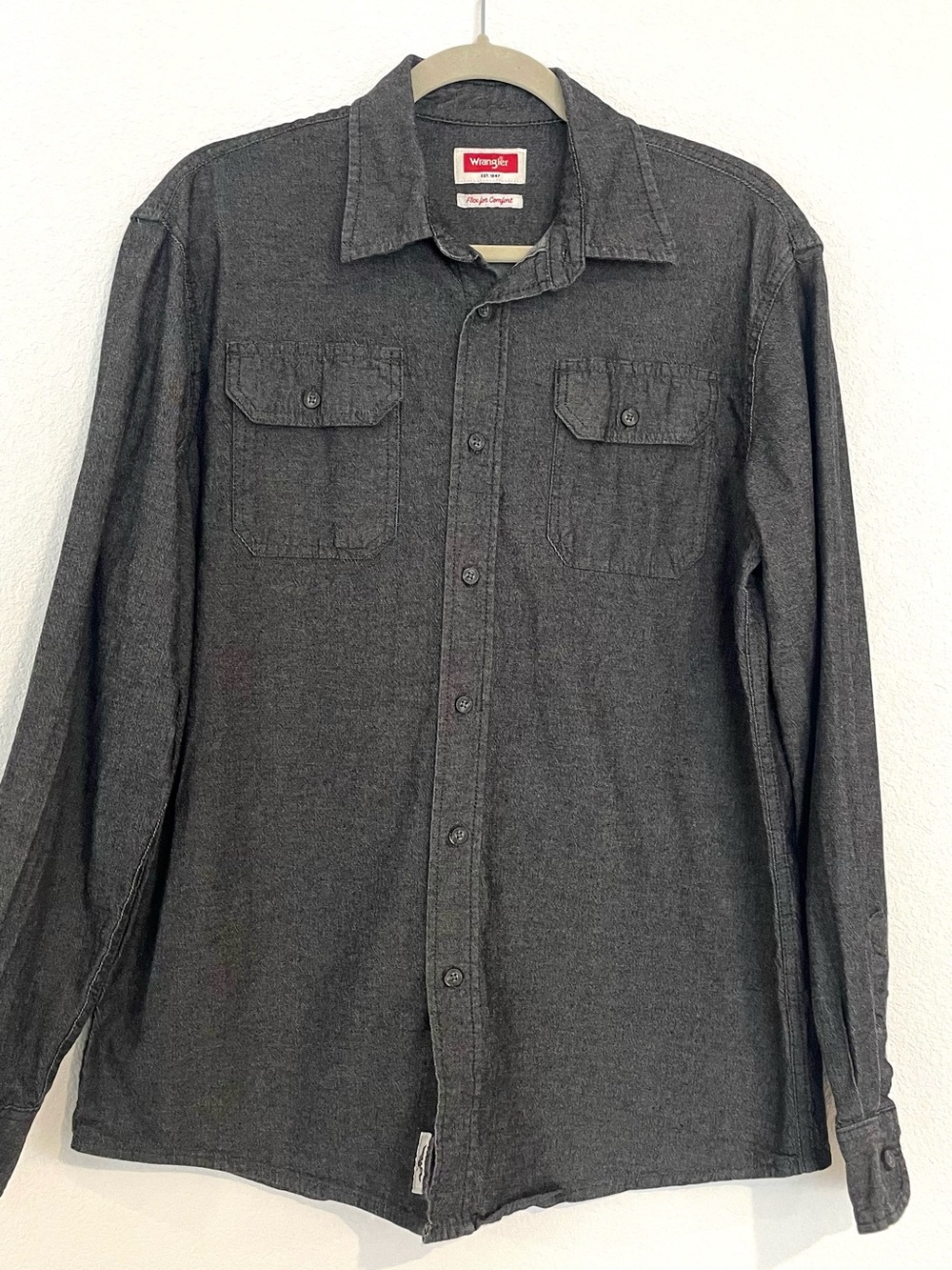 Wrangler Flex for Comfort Long-Sleeve Men's M Dark Charcoal Button-Down Shirt